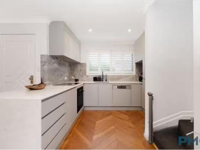 Deal! 3 BR 4/32 Fleming Road, Herston Townhouse for rent List.