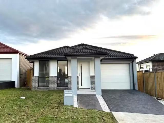Just in! 3 BR 4 Cascarilla Lane, Leppington House for rent Li.