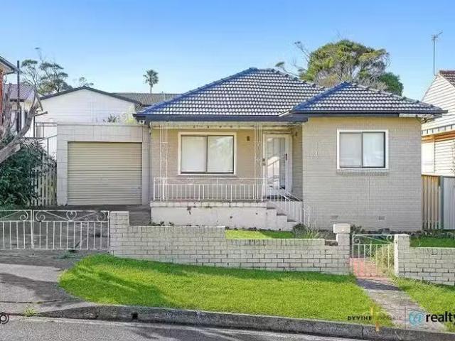 Just in! 3 BR 4 Gordon Crescent, Lake Heights, NSW 2502