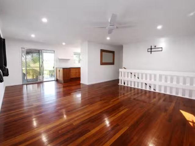 Cozy 3 BR 4 Granada Court, POINT VERNON, QLD 4655 Unit for R.