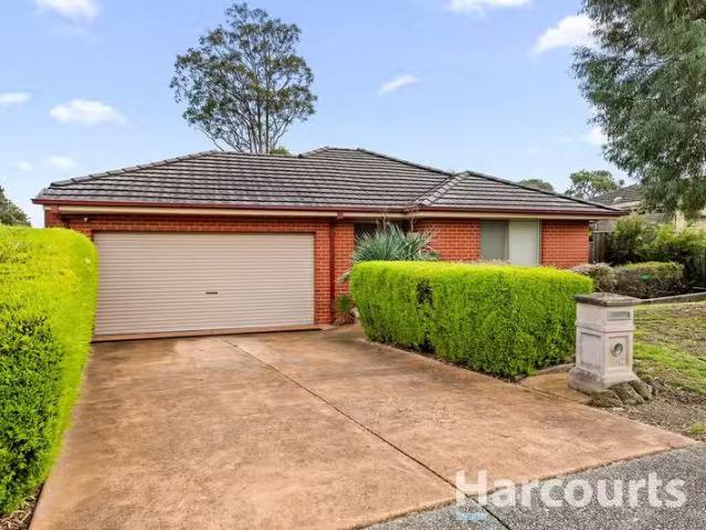 Unique 3 BR 4 Weyburn Road, BORONIA, VIC 3155 House for Rent