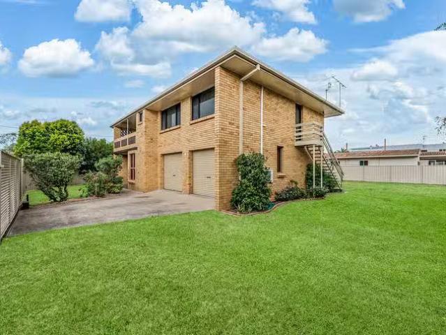 Nice 3 BR 4 Wentworth Parade, Golden Beach, QLD 4551