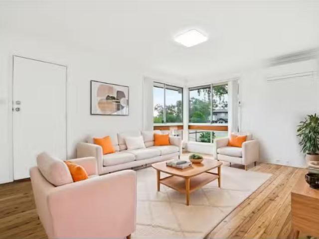 Charming 3 BR 4 Yanda Pl, GREYSTANES House for rent Listed by.