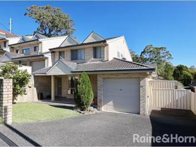 Just in! 3 BR 4b Wickham Road, NEW LAMBTON Townhouse for rent.