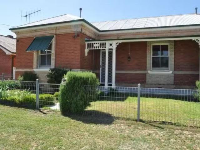 Just in! 3 BR 5/48 Lyal Street, Gormans Hill House for rent L.