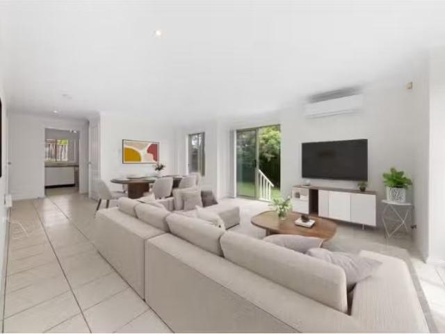 Unique 3 BR 5/511 Woodville Rd, GUILDFORD Townhouse for rent.