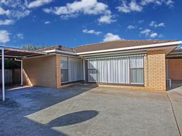 Deal! 3 BR 5/9 Elliott Avenue, Highton, VIC 3216 Unit for Rent