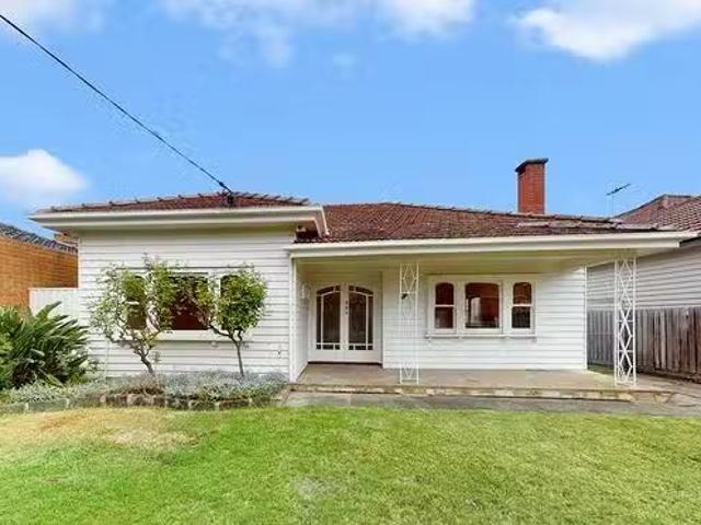Nice 3 BR 59 Royal Parade, Pascoe Vale South, VIC 3044