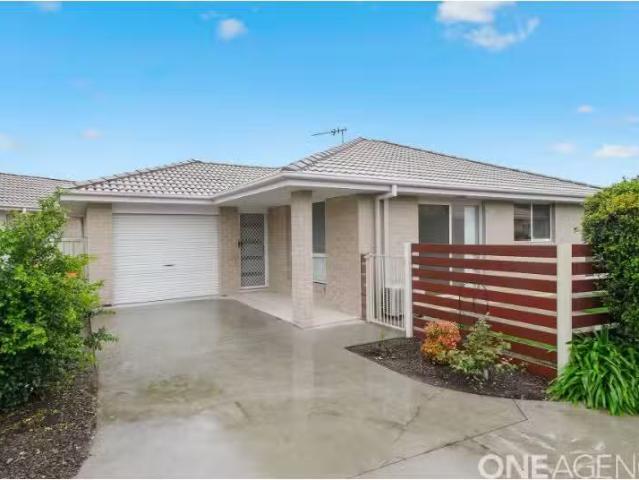 Unique 3 BR 5/15 Pead Street, Wauchope Apartment for rent Lis.