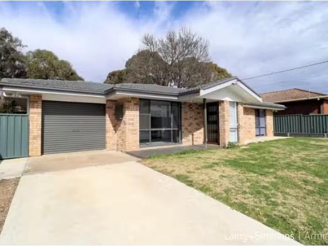 Rental! 3 BR 52 Claude Street, Armidale House for rent Listed.