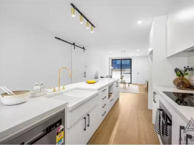 For Rent! 3 BR 5/2 Jackonia Street, Whitlam Townhouse for rent.