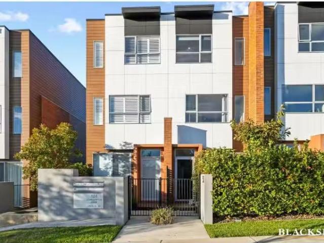 Nice 3 BR 53/124 John Gorton Drive, Coombs Townhouse for rent.