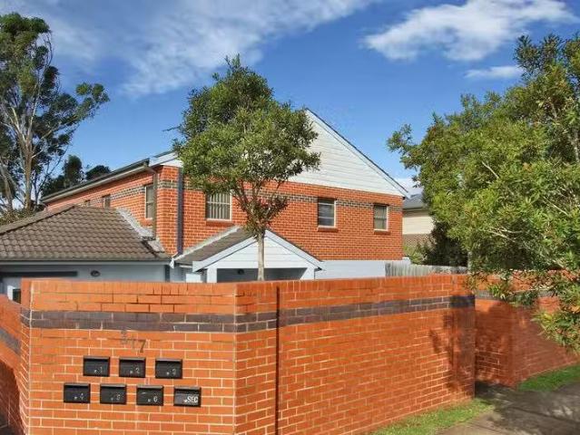 Deal! 3 BR 5/317 Blaxcell Street, GRANVILLE Townhouse for rent.