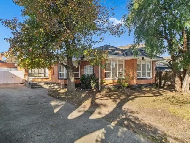 Unique 3 BR 5 Elsie Avenue, Seaford, VIC 3198 House for Rent