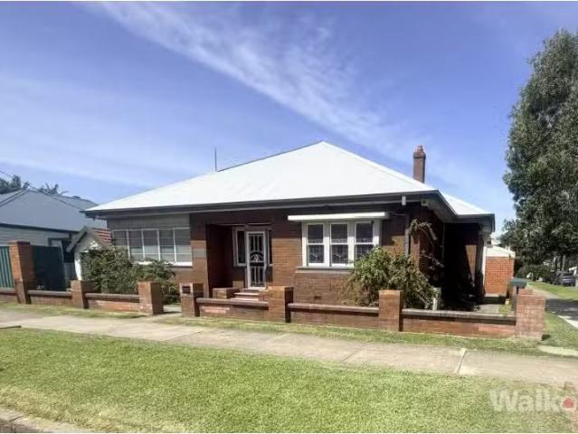 For Rent! 3 BR 66 Gipps Street, Carrington House for rent Lis.