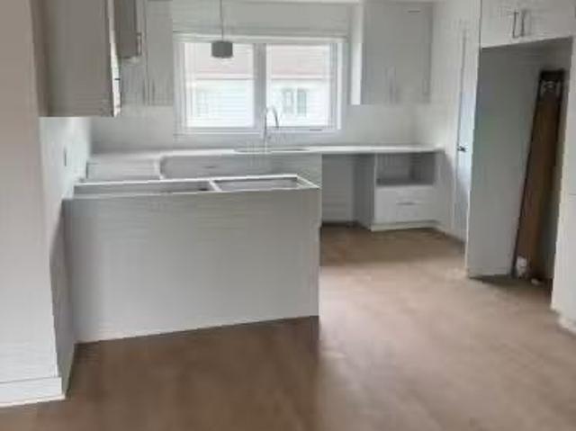 New 3 BR 6058 Av. Auteuil, Brossard, QC, J4T 1N3 lease for l.