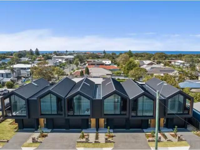New 3 BR 6/175 Pioneer Rd, Towradgi Townhouse for rent Listed.