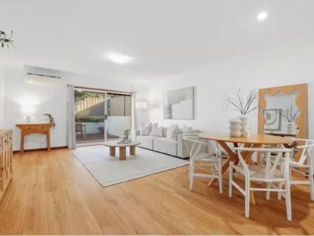 Cheap 3 BR 6/37 York Street, East Gosford Apartment for rent.
