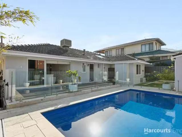 Just in! 3 BR 6 Ailsa Street, WEMBLEY DOWNS, WA 6019 House f.