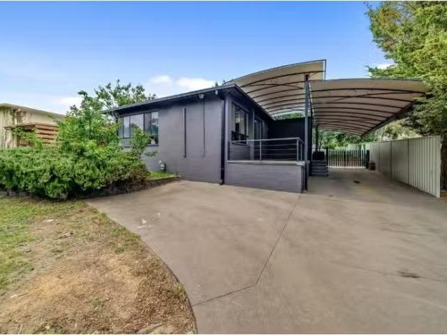 For Rent! 3 BR 6 Broadbent St, Scullin House for rent Listed.