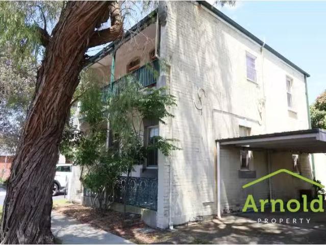 Nice 3 BR 6 Kent Street, HAMILTON Townhouse for rent Listed b.