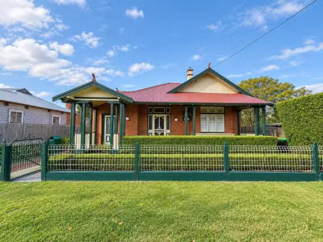 Deal! 3 BR 6 Mitchell Street, Muswellbrook House for rent Lis.