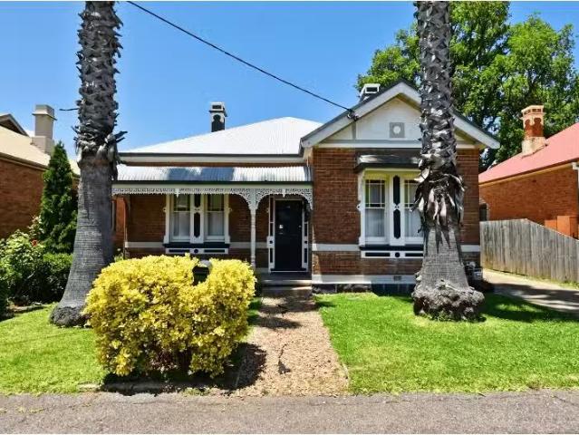 Just in! 3 BR 74 Clinton Street, Orange House for rent Listed.