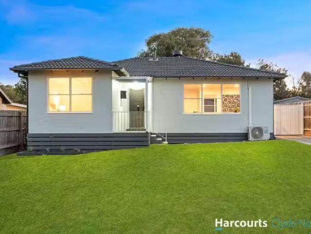 For Rent! 3 BR 74 Rosemary Crescent, FRANKSTON NORTH, VIC 3200.