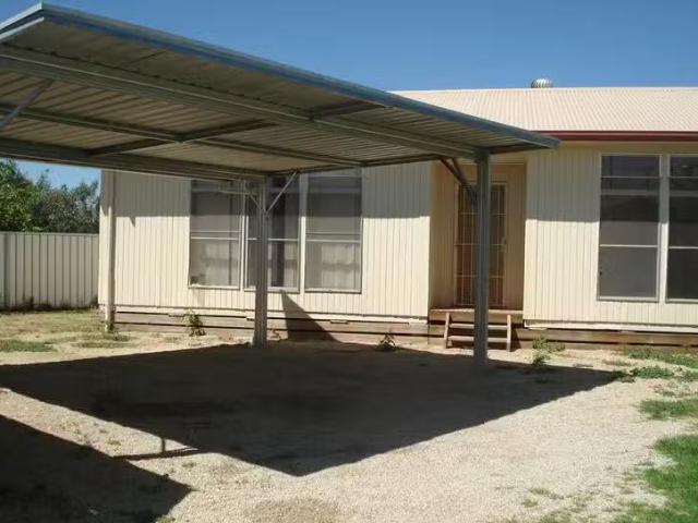 For Rent! 3 BR 74B Tapio Street, Dareton, NSW 2717
