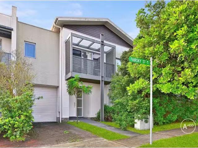 Deal! 3 BR 75 Fairsky Street, South Coogee House for rent Lis.