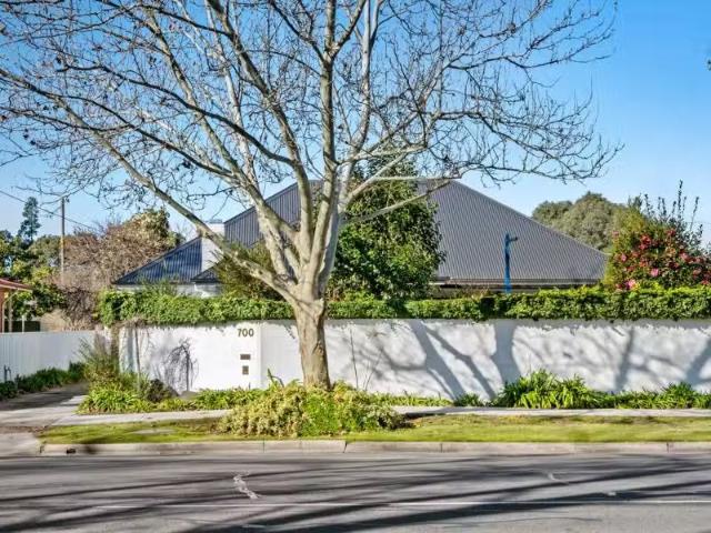 Cozy 3 BR 700 Young Street, Albury House for rent Listed by S.