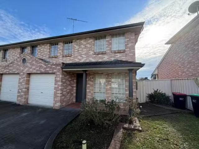 Cheap 3 BR 7/1 Lions Ave, LURNEA Townhouse for rent Listed by.