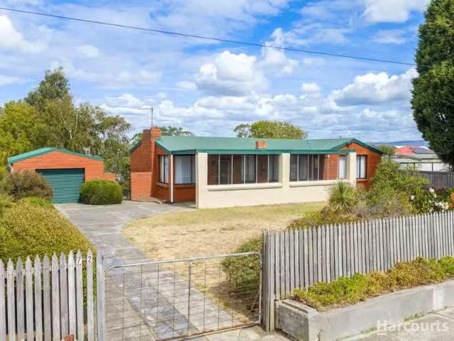 For Rent! 3 BR 72 Cimitiere Street, GEORGE TOWN, TAS 7253 Ho.