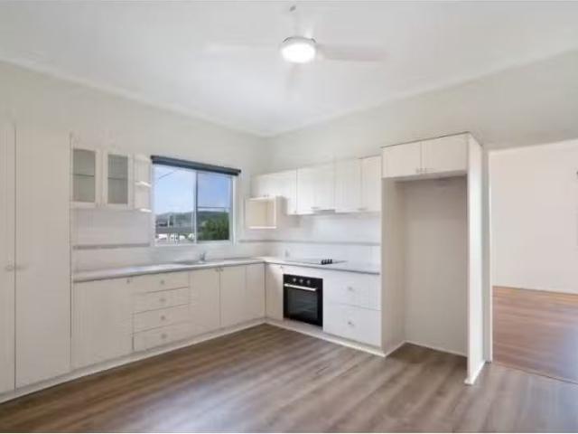 Cheap 3 BR 73 Railway Street, TERALBA House for rent Listed b.