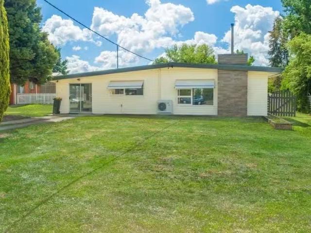 For Rent! 3 BR 7 Bellevue Road, ARMIDALE House for rent Liste.