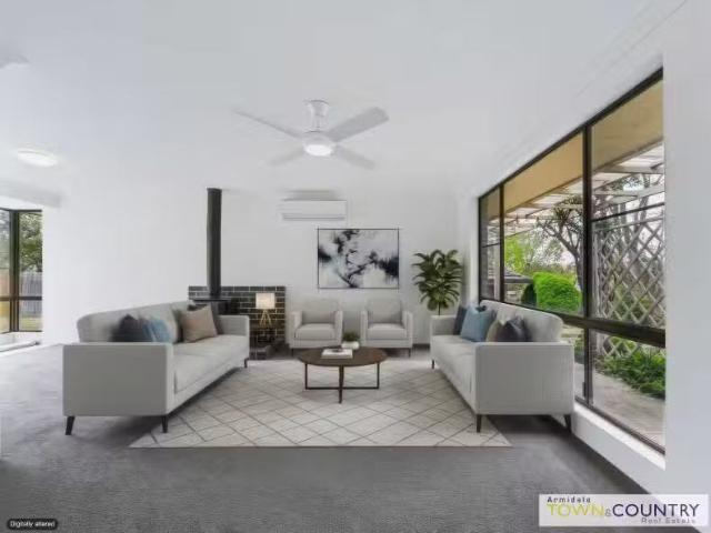 Charming 3 BR 7 Simpson Avenue, ARMIDALE House for rent Liste.