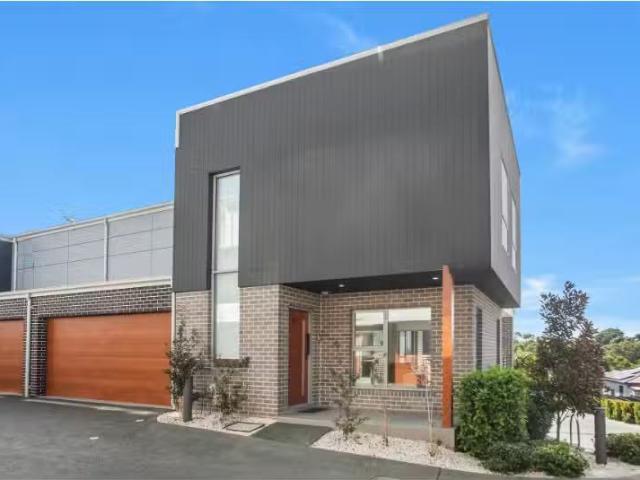 Rental! 3 BR 8/414 Crown Street, West Wollongong Apartment for.