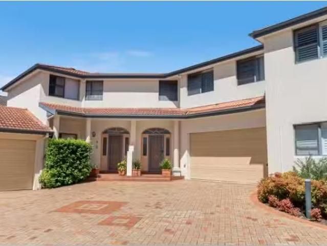 Unique 3 BR 8/53 Shoalhaven Road, Sylvania Waters Townhouse fo.