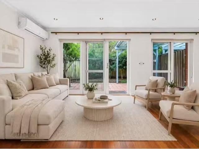 For Rent! 3 BR 8/68 72 Cecily Street, Lilyfield Townhouse for.