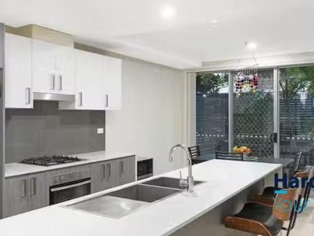 Deal! 3 BR 8/80D Ropes Crossing Boulevard, ROPES CROSSING, NSW.