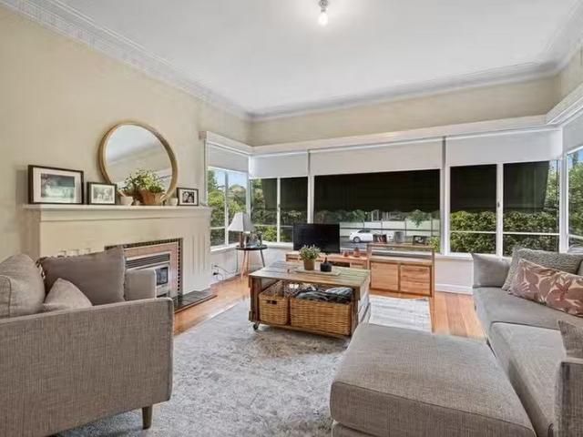 Charming 3 BR 89 Bulleen Rd, Balwyn North VIC 3104 House For.