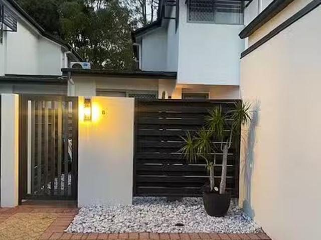 Unique 3 BR 8/1 University Drive, Robina, QLD 4226