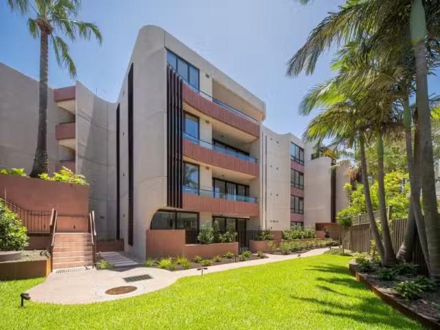 Cheap 3 BR 81 83 Wellington Street, BONDI BEACH Apartment for.