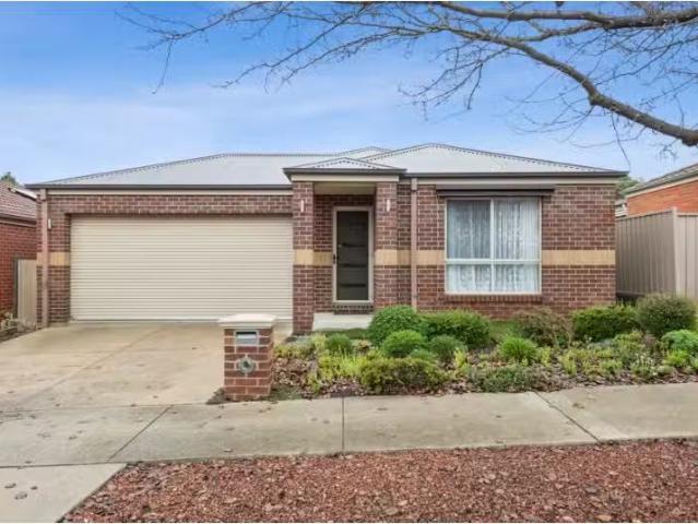 Nice 3 BR 8 Sovereign Gardens, Kangaroo Flat House for rent L.