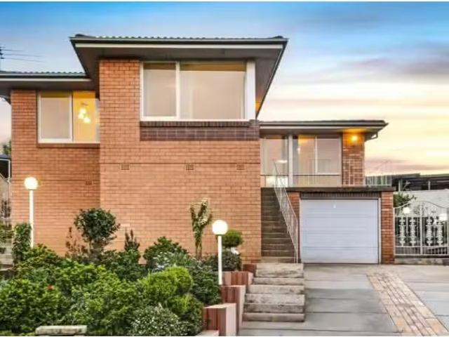 Nice 3 BR 8 Tuscan Place, Casula House for rent Listed by San.