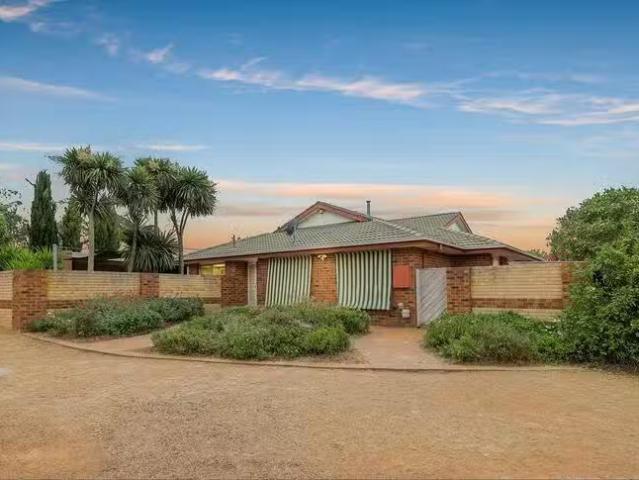 Charming 3 BR 8 Yarrawonga Street, Ngunnawal, ACT 2913