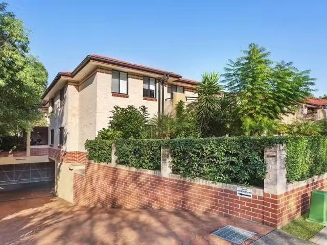 Charming 3 BR 9/39 43 Fennell Street, North Parramatta, NSW 21.