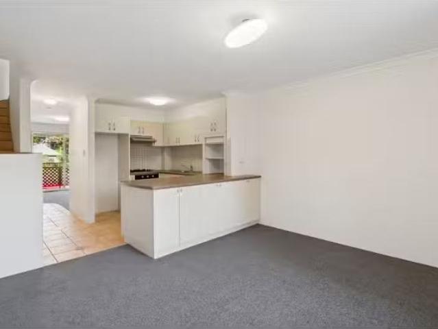 Nice 3 BR 9/39 Bronte Street, EAST PERTH Townhouse for rent L.