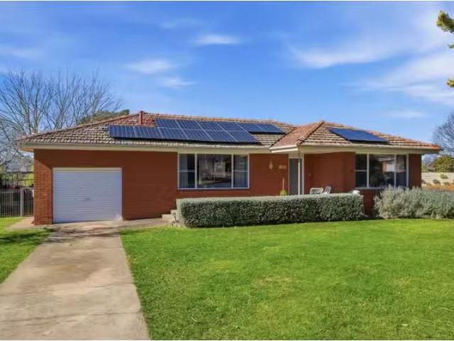 Cozy 3 BR 9 Campdale Place, Orange House for rent Listed by J.