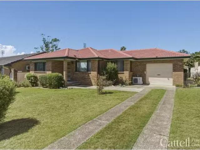 Nice 3 BR 9 Valentia Parade, TENAMBIT House for rent Listed b.
